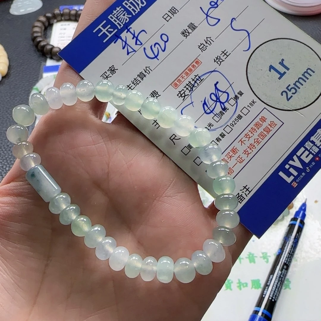 翡翠未镶嵌颈饰春*