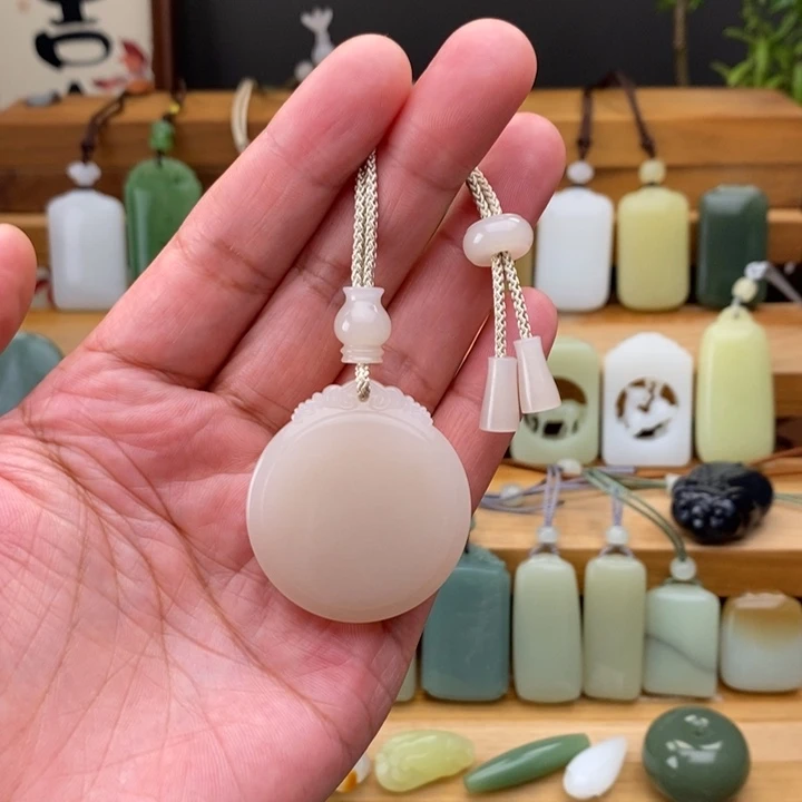颈饰未镶嵌和田玉