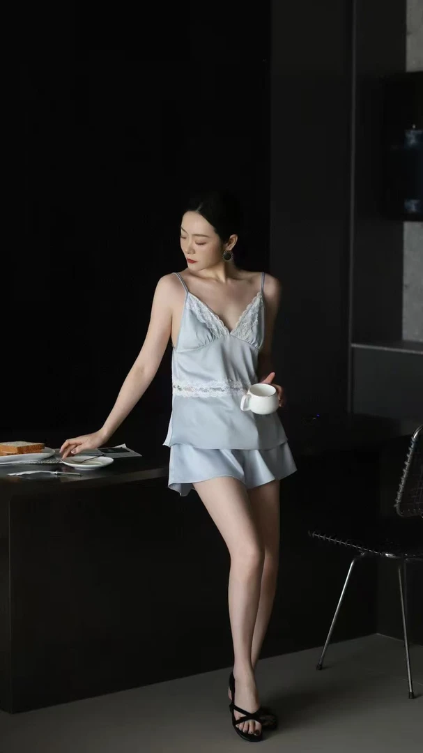 奢拉高级感法式小吊带短裤睡衣女冰丝贡缎丝蕾丝性感法式家居服