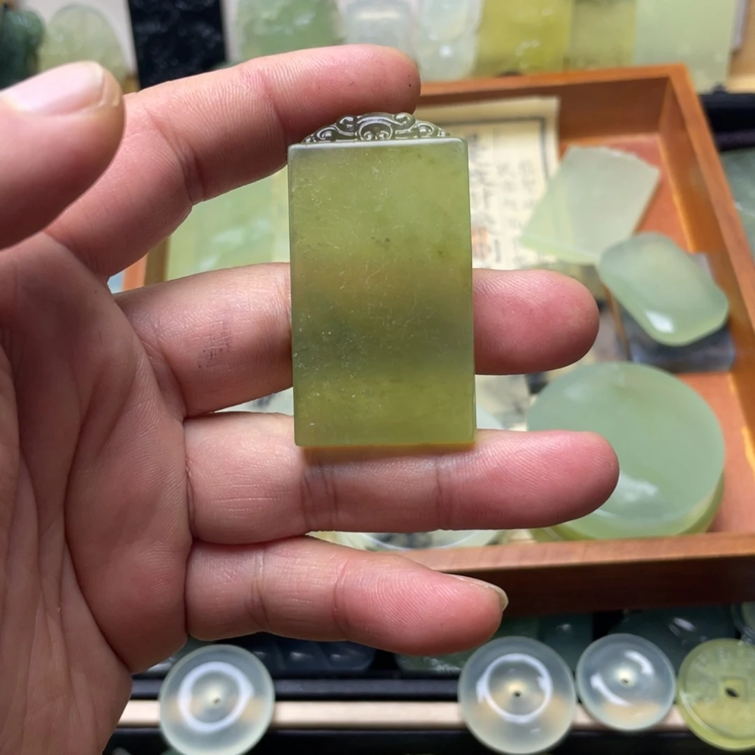 未镶嵌蛇纹石玉颈饰用****3