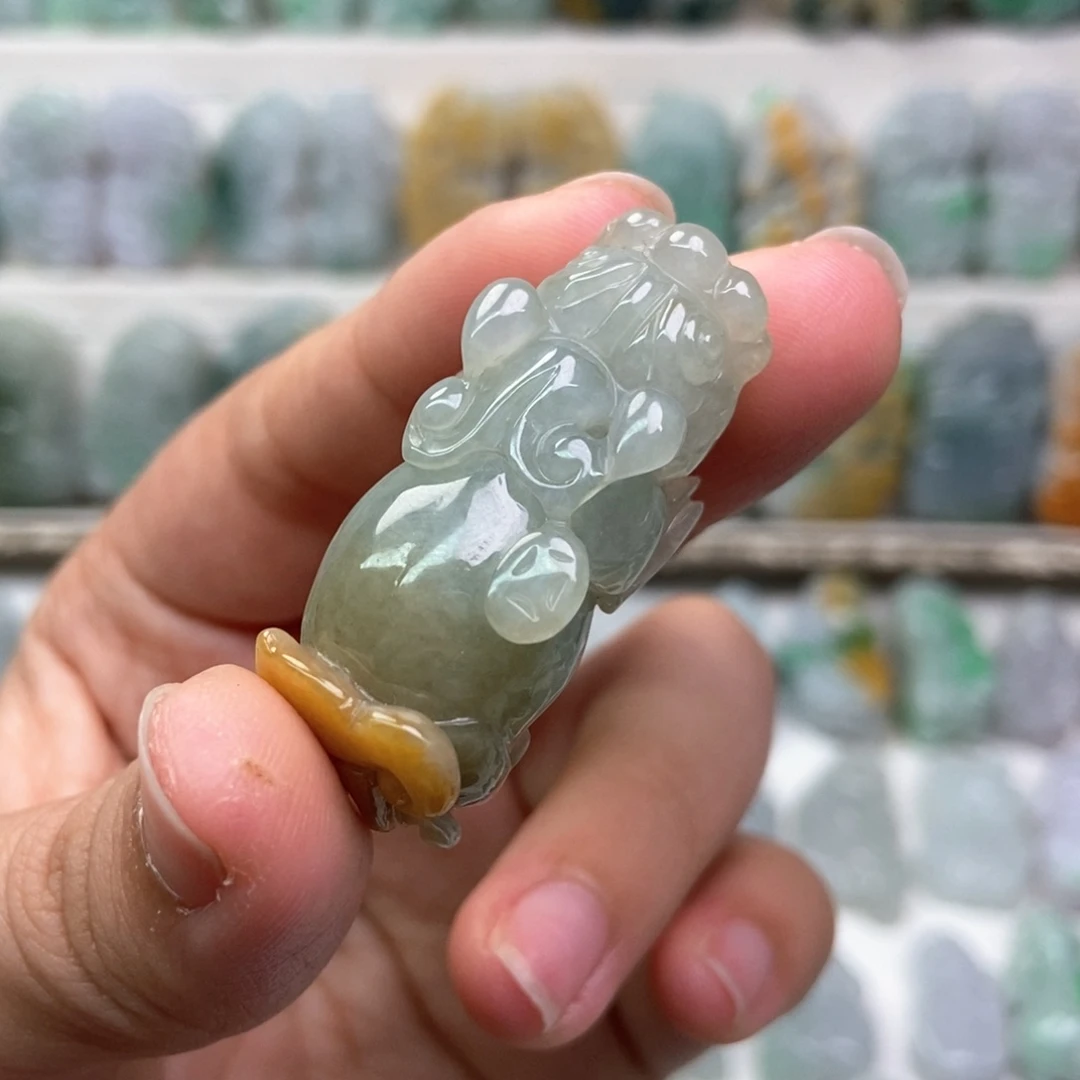 翡翠未镶嵌吊坠(赠链)