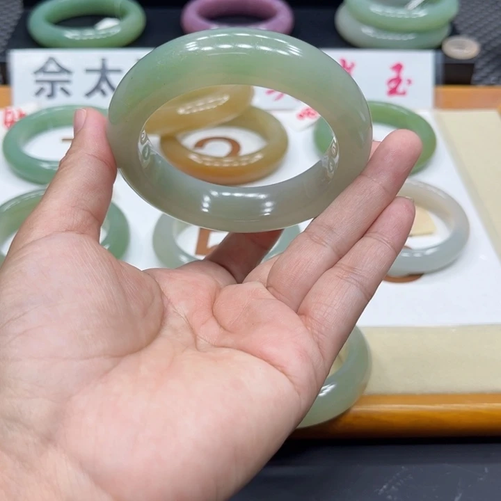 石英质玉手镯未镶嵌月**圆