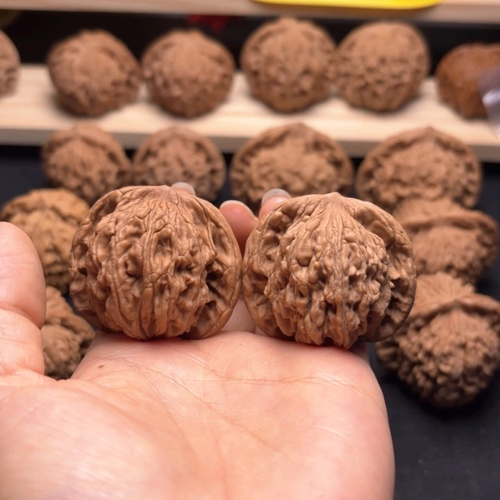 文玩核桃吊坠42虎头