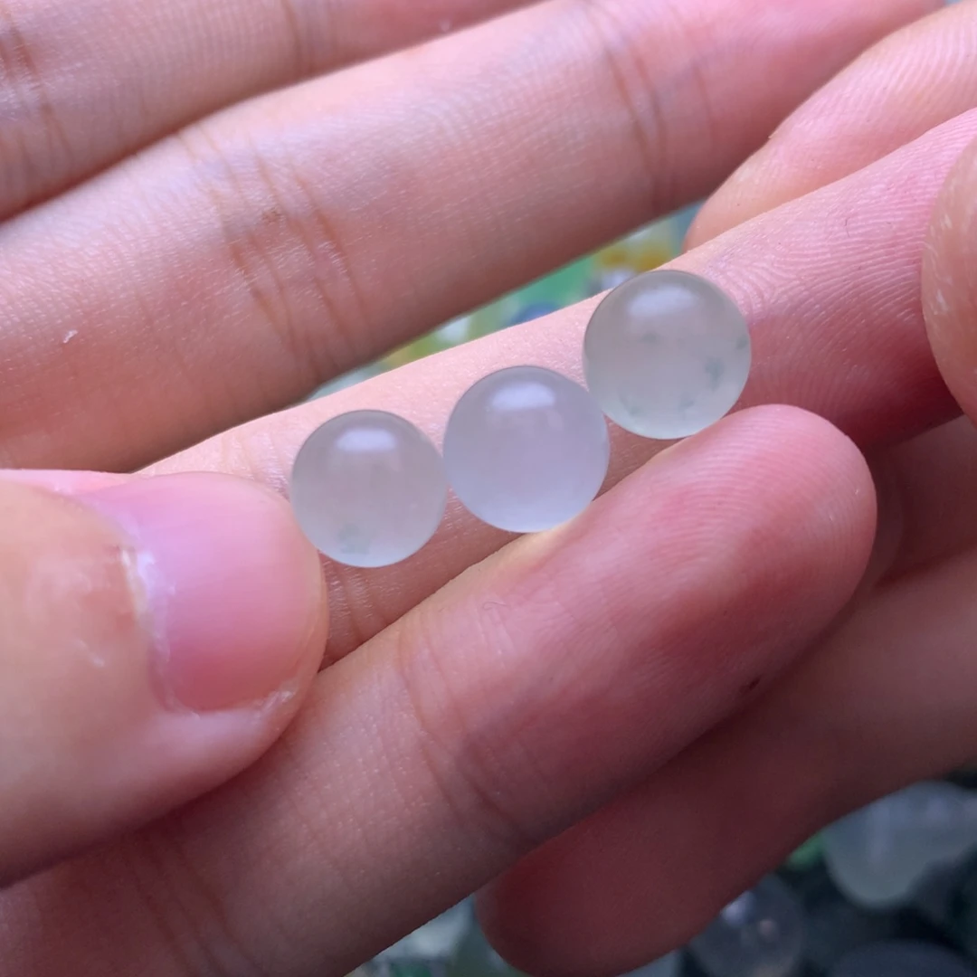 小***嘴定制翡翠未镶嵌挂件