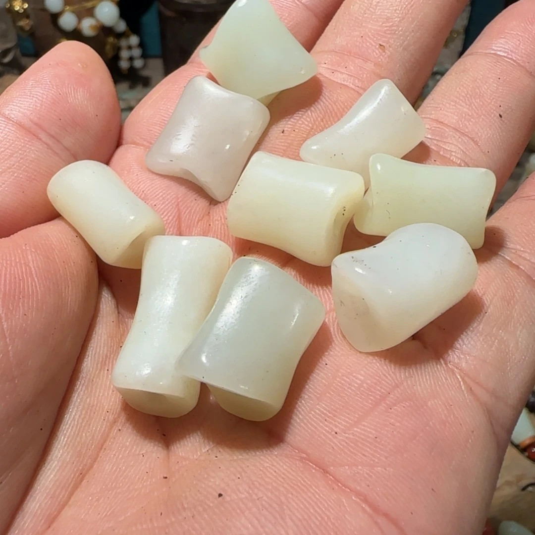 小***个颈饰未镶嵌和田玉