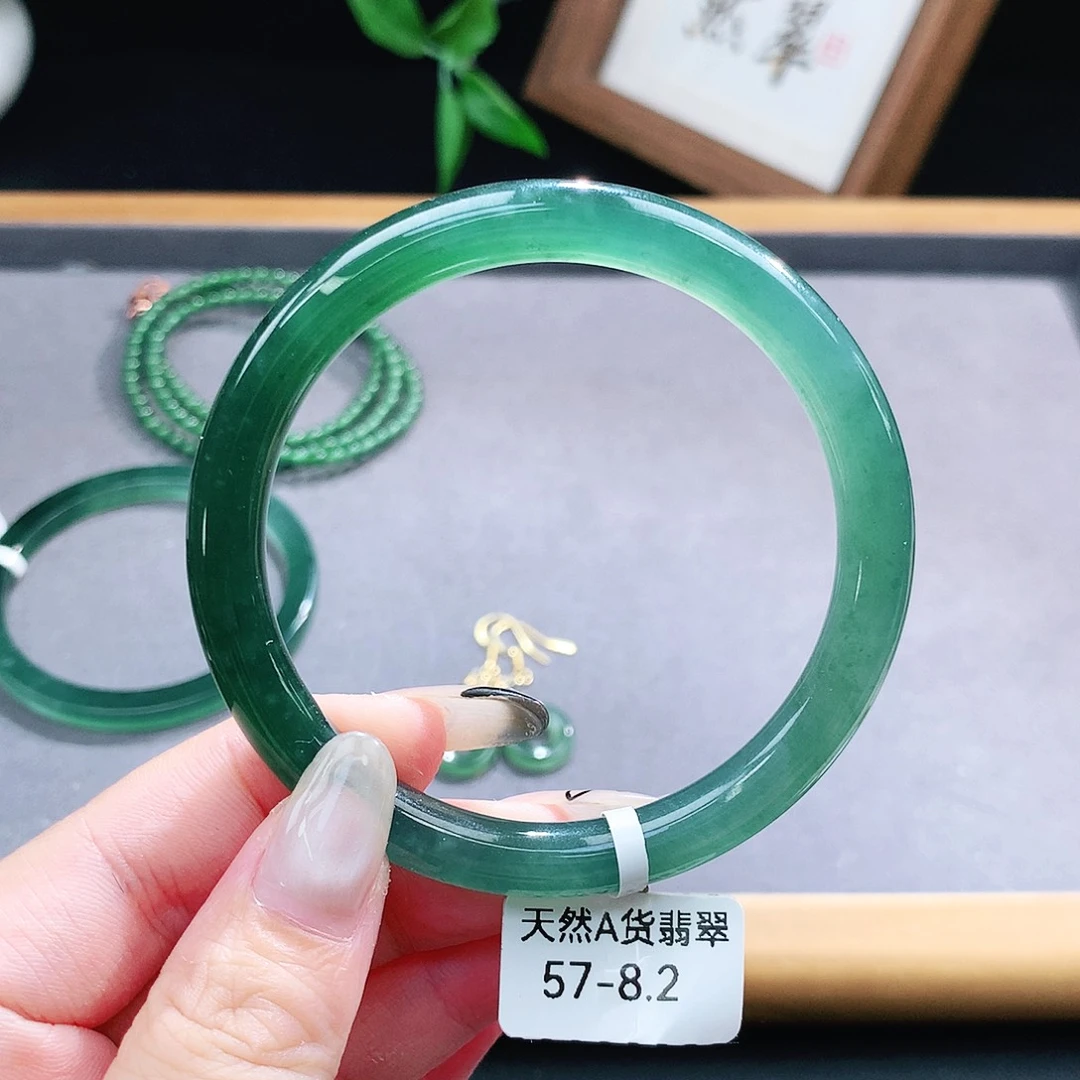 翡翠手镯（圆镯）未镶嵌