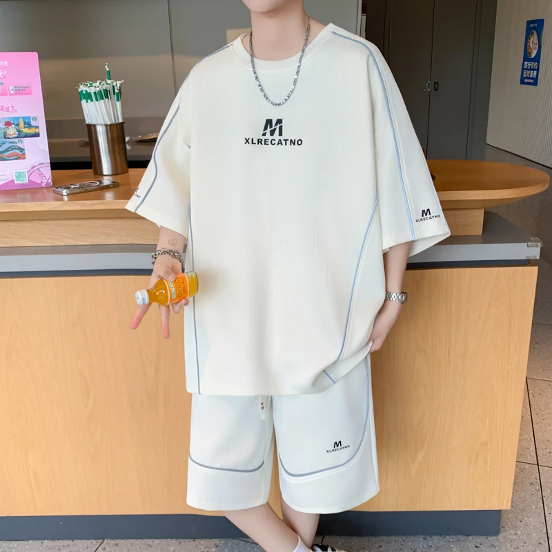 夏季新款青少年薄款T恤休闲运动套装潮流摩登条短袖短裤两件套男