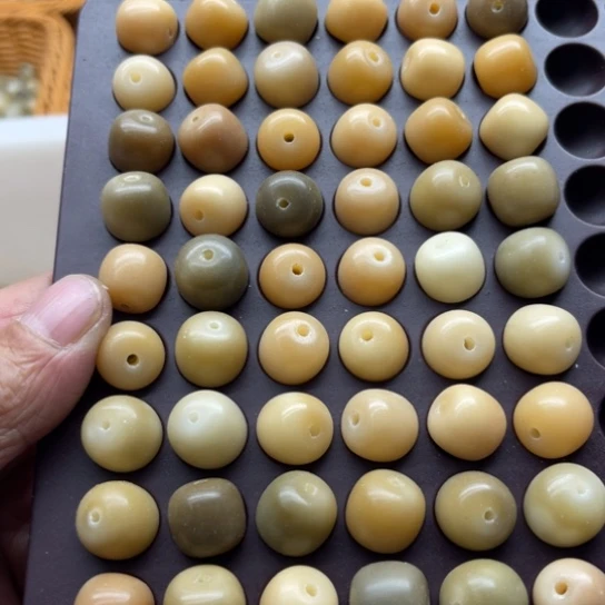 白玉菩提吊坠瑕疵13-12多宝桶珠60颗