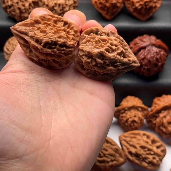 意***外文玩核桃把件秦鸡