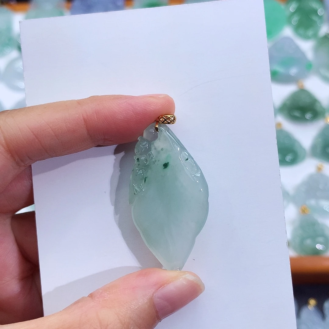 翡翠18K金镶嵌颈饰翡翠吊坠