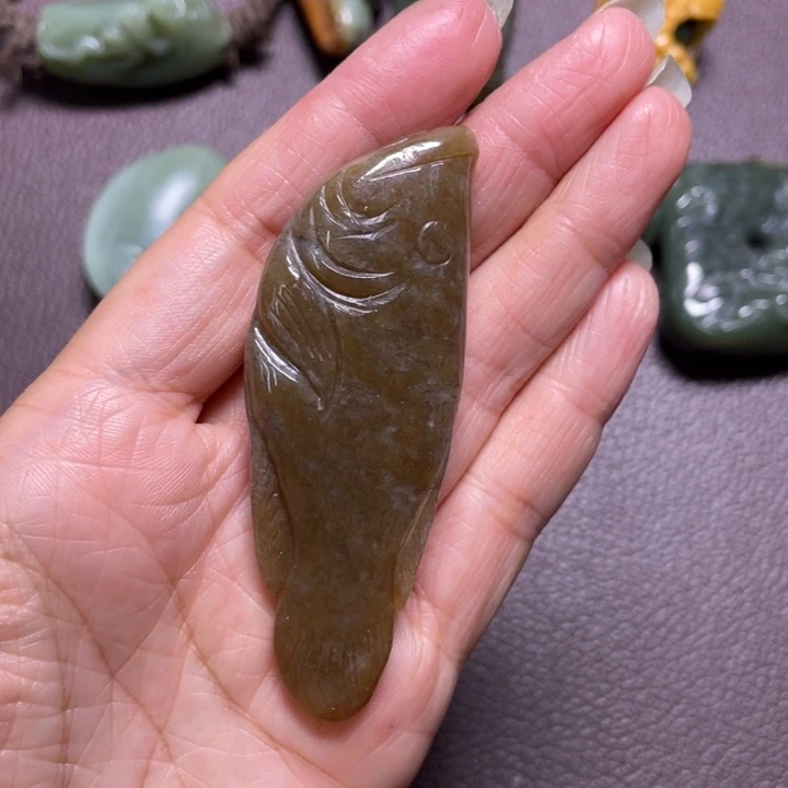 岫岩老玉（透闪石质玉）未镶嵌颈饰
