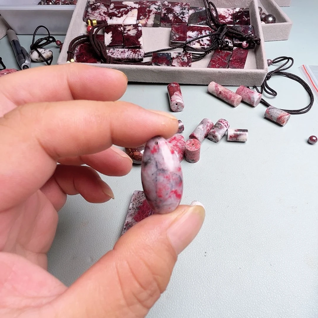 天然朱砂辰石吊坠