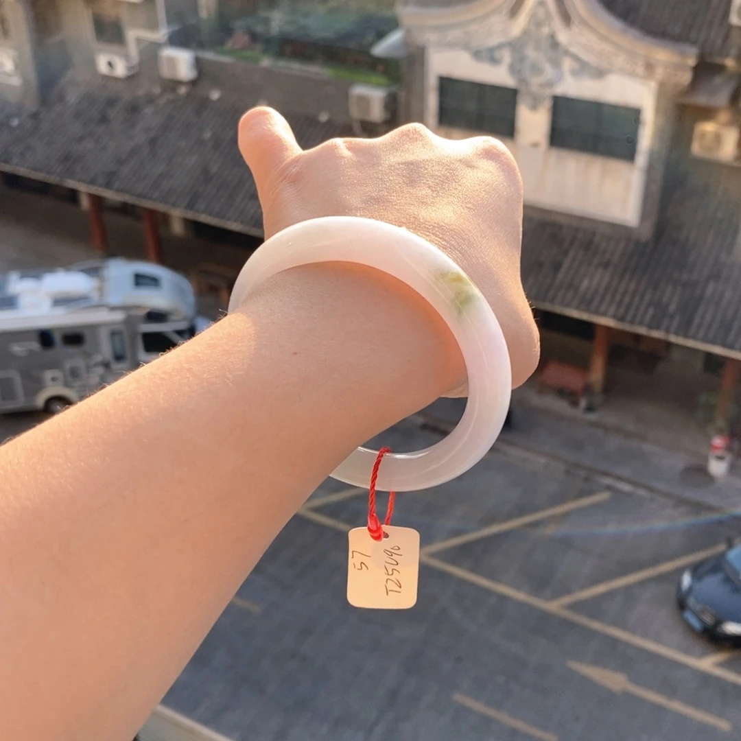 翡翠手镯未镶嵌57圈口