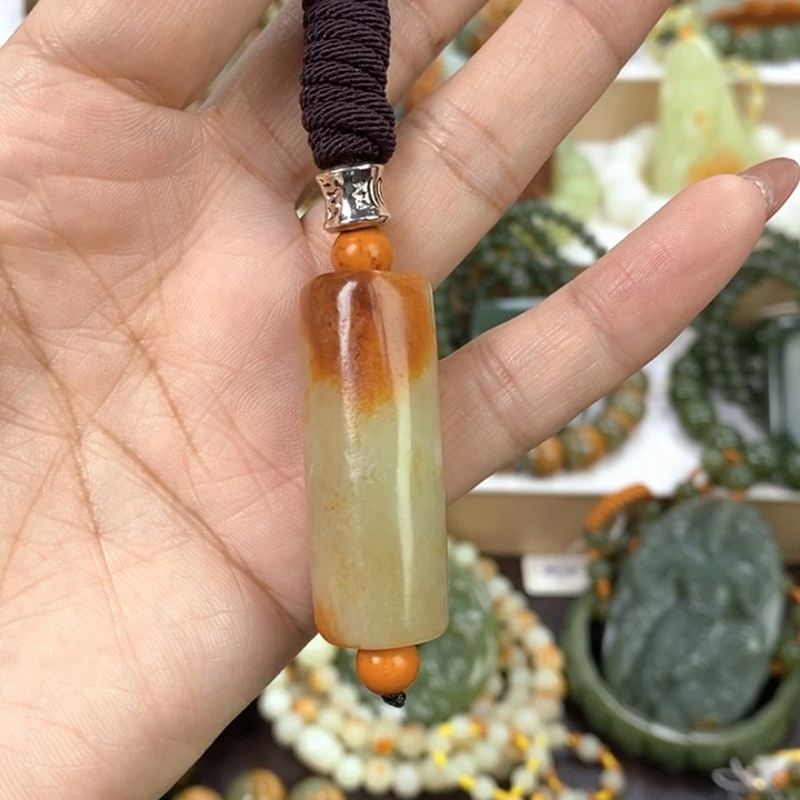 【闪购商品】透闪石质玉颈饰未镶嵌