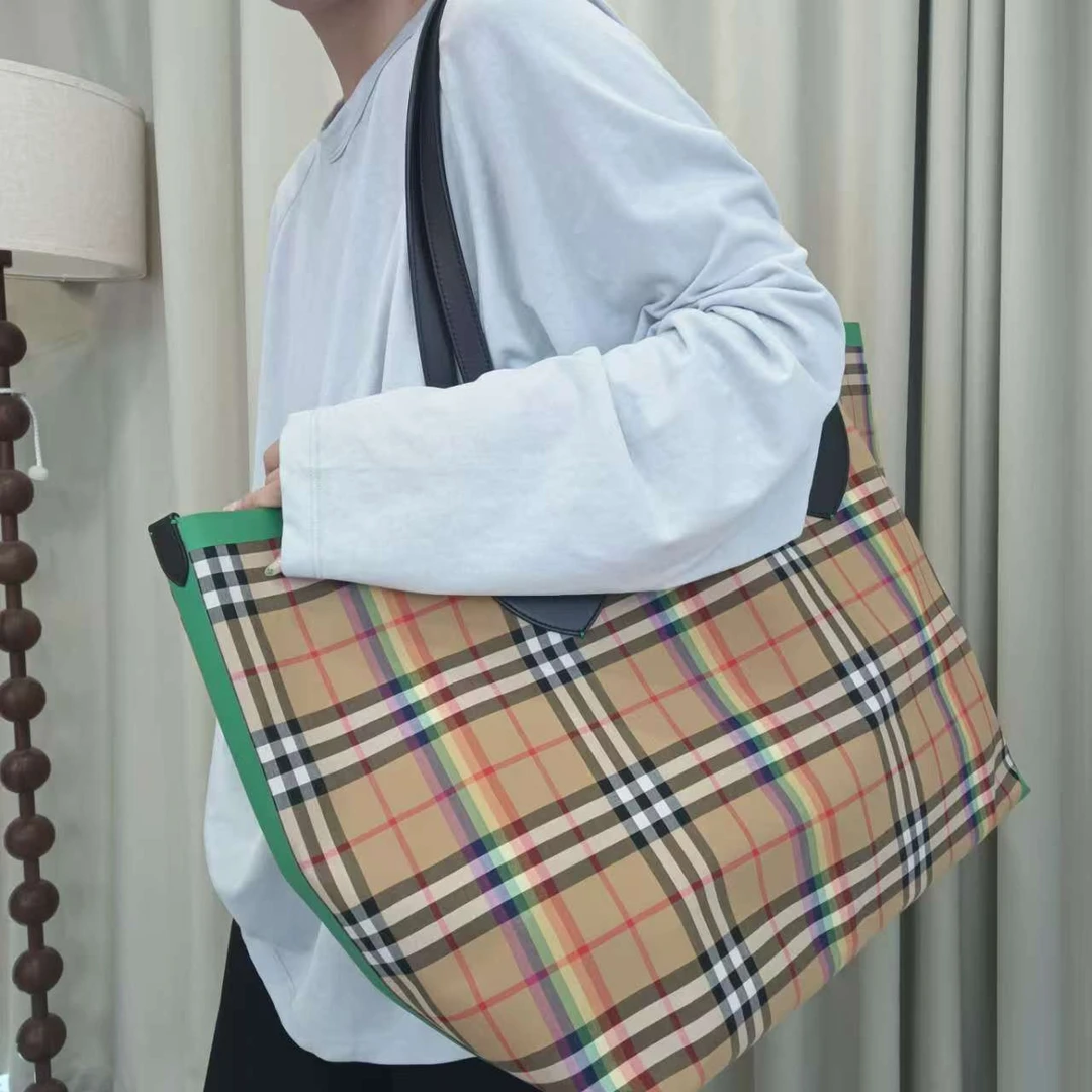95新 BURBERRY/博柏利 【冰】彩虹格纹单肩包