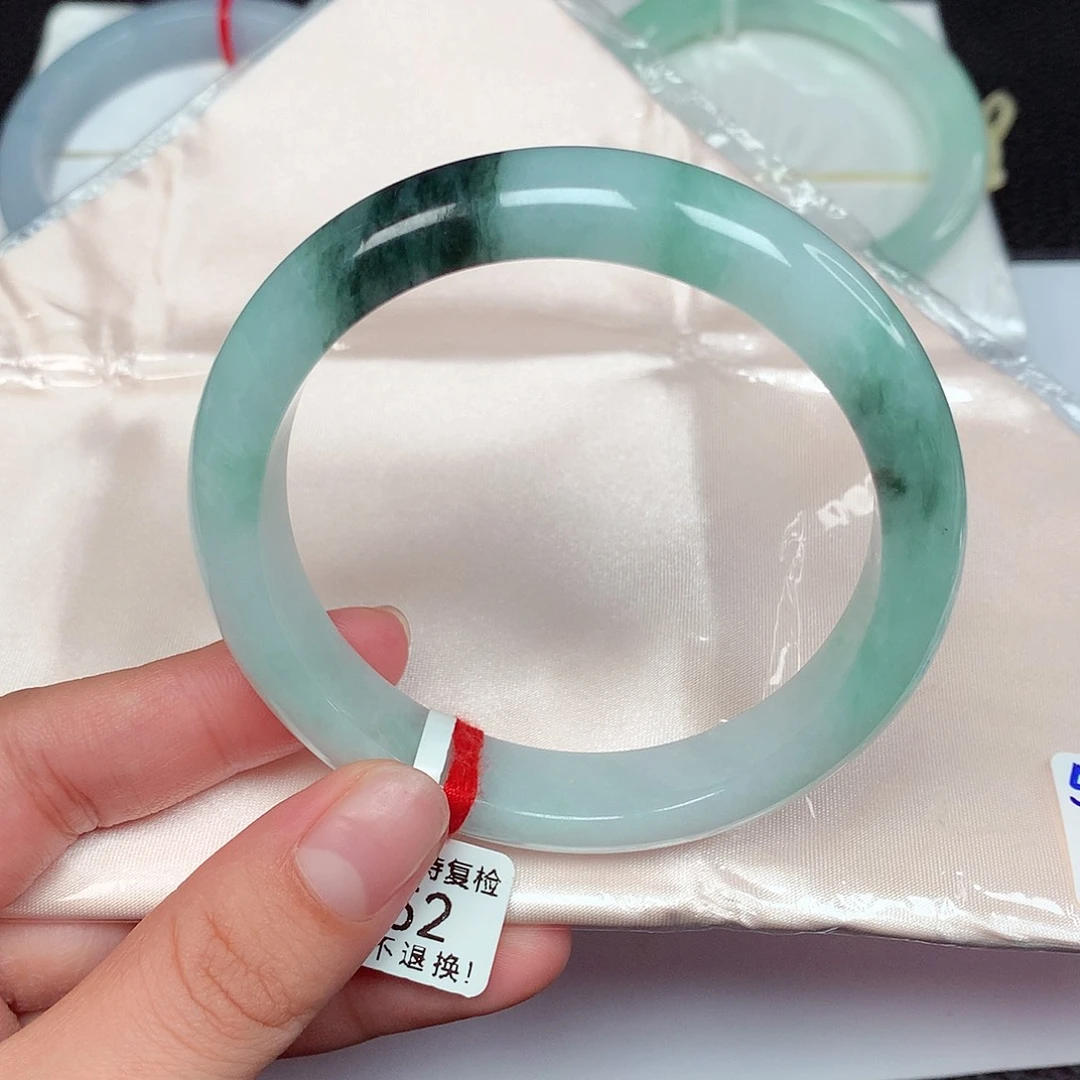 翡翠未镶嵌手镯正圈58