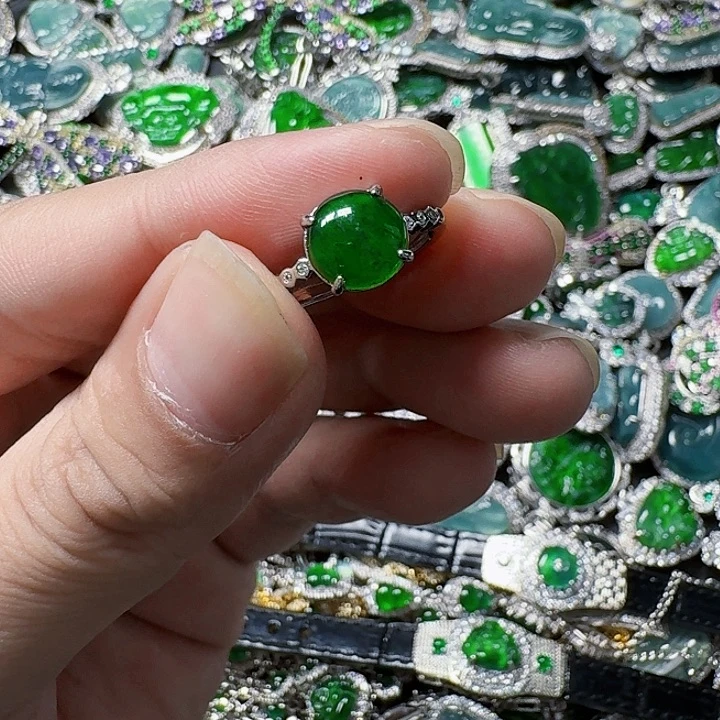 翡翠颈饰未镶嵌天然A货翡翠放漏