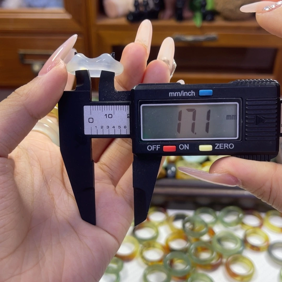 蛇纹石玉未镶嵌手镯104