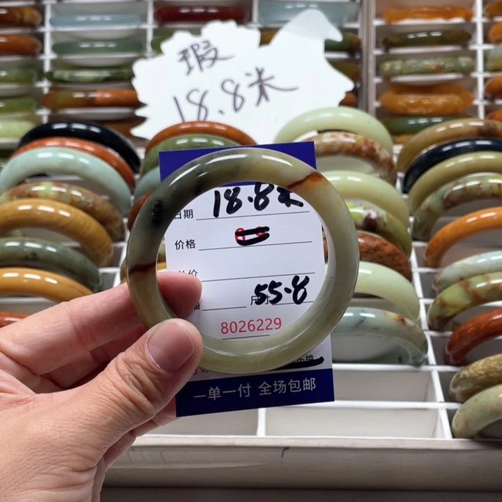 蛇纹石玉手镯未镶嵌小*友