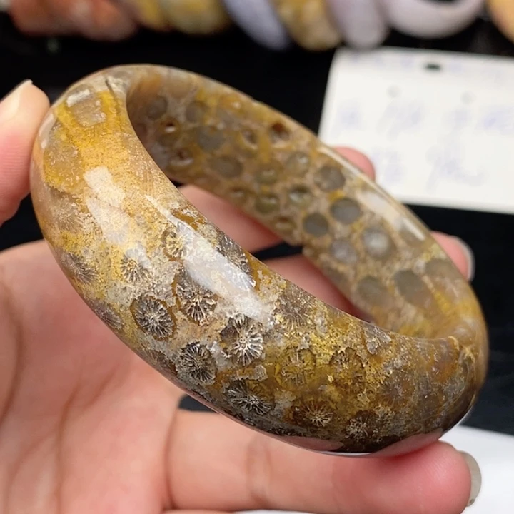 棵***棵硅化玉手镯未镶嵌