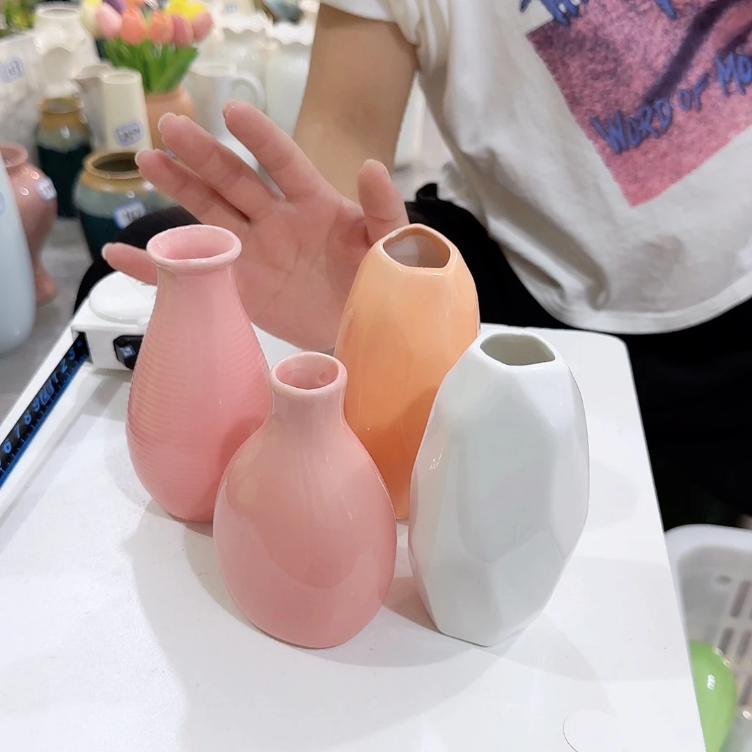 4个迷你小花瓶瑕疵