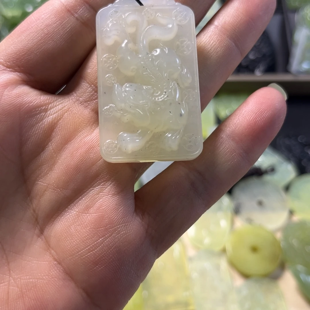 未镶嵌蛇纹石玉颈饰