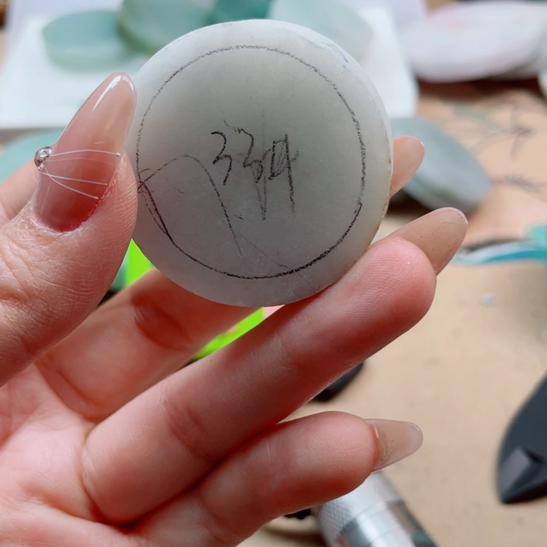 翡翠未镶嵌颈饰205……