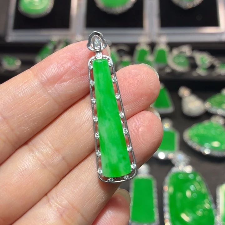 吊坠(不含链)18K金镶嵌翡翠翡翠