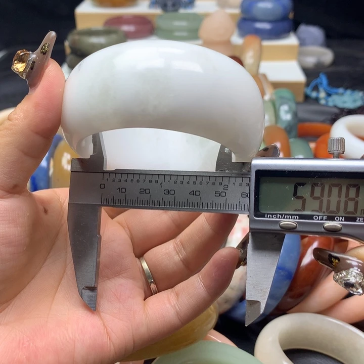 未镶嵌手镯石英质玉