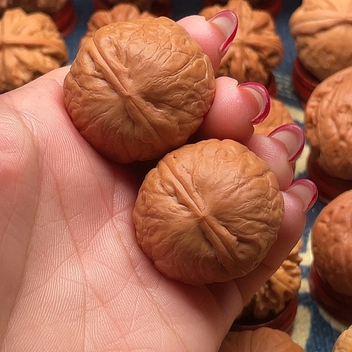 文玩核桃把件精品绣球