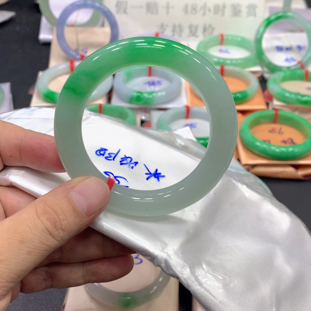 依***丹未镶嵌手镯翡翠翡翠