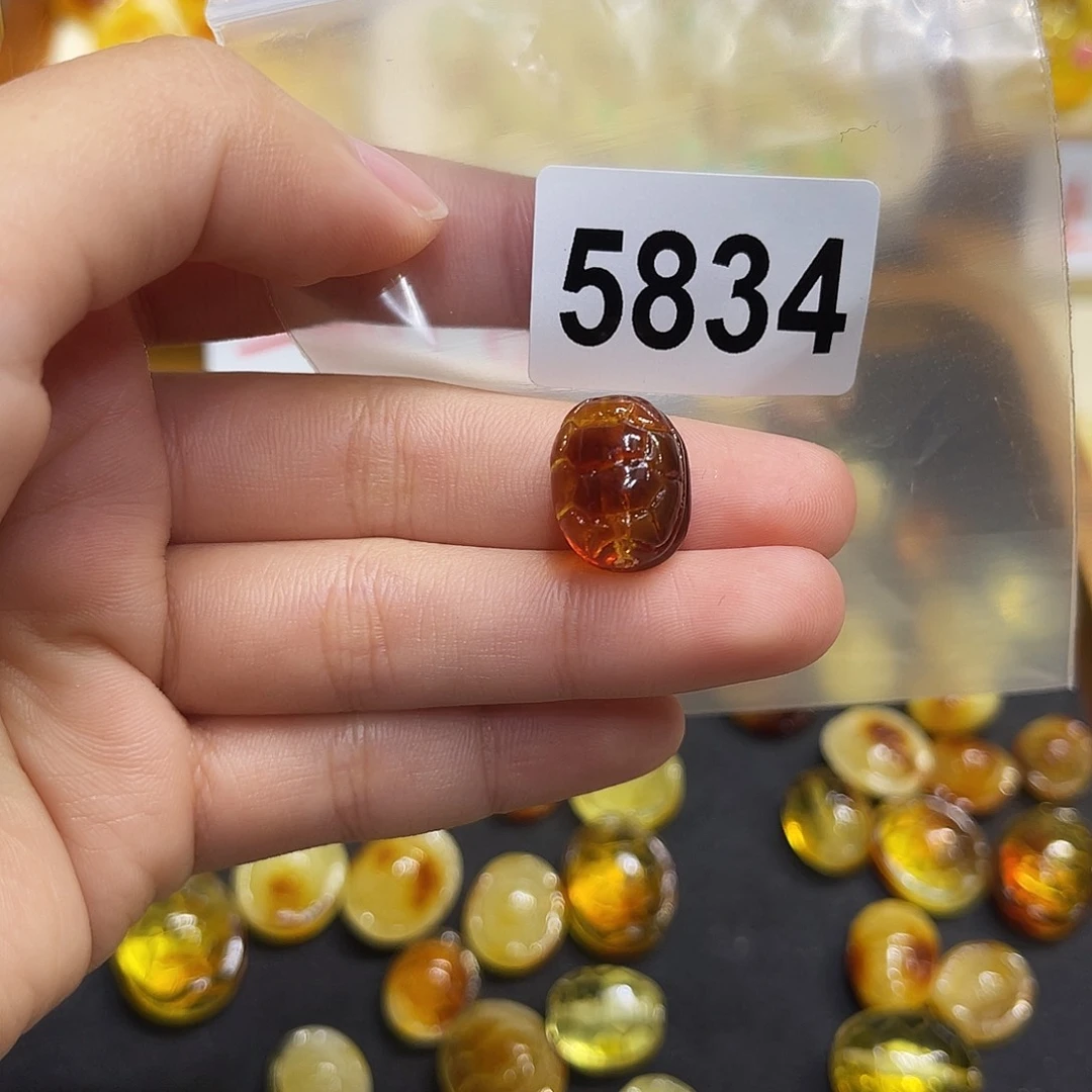琥珀未镶嵌珠宝奇石