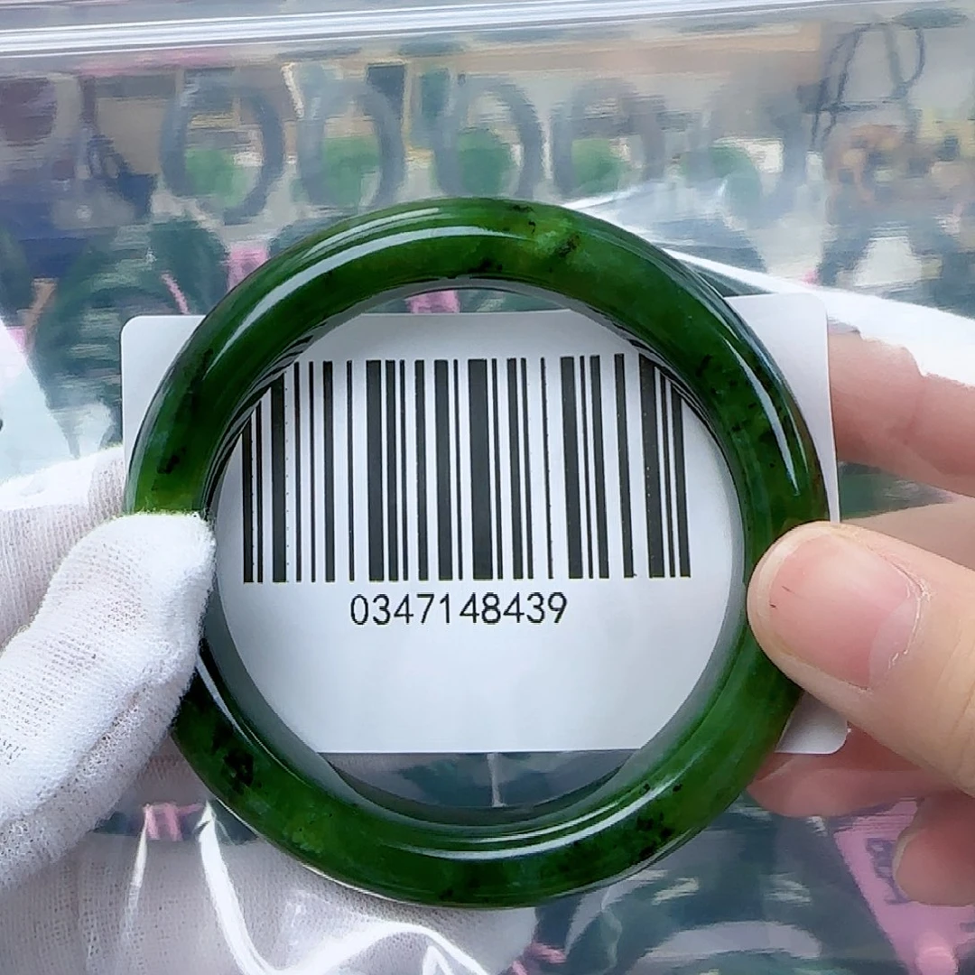 和田玉（碧玉）手镯未镶嵌包容5556