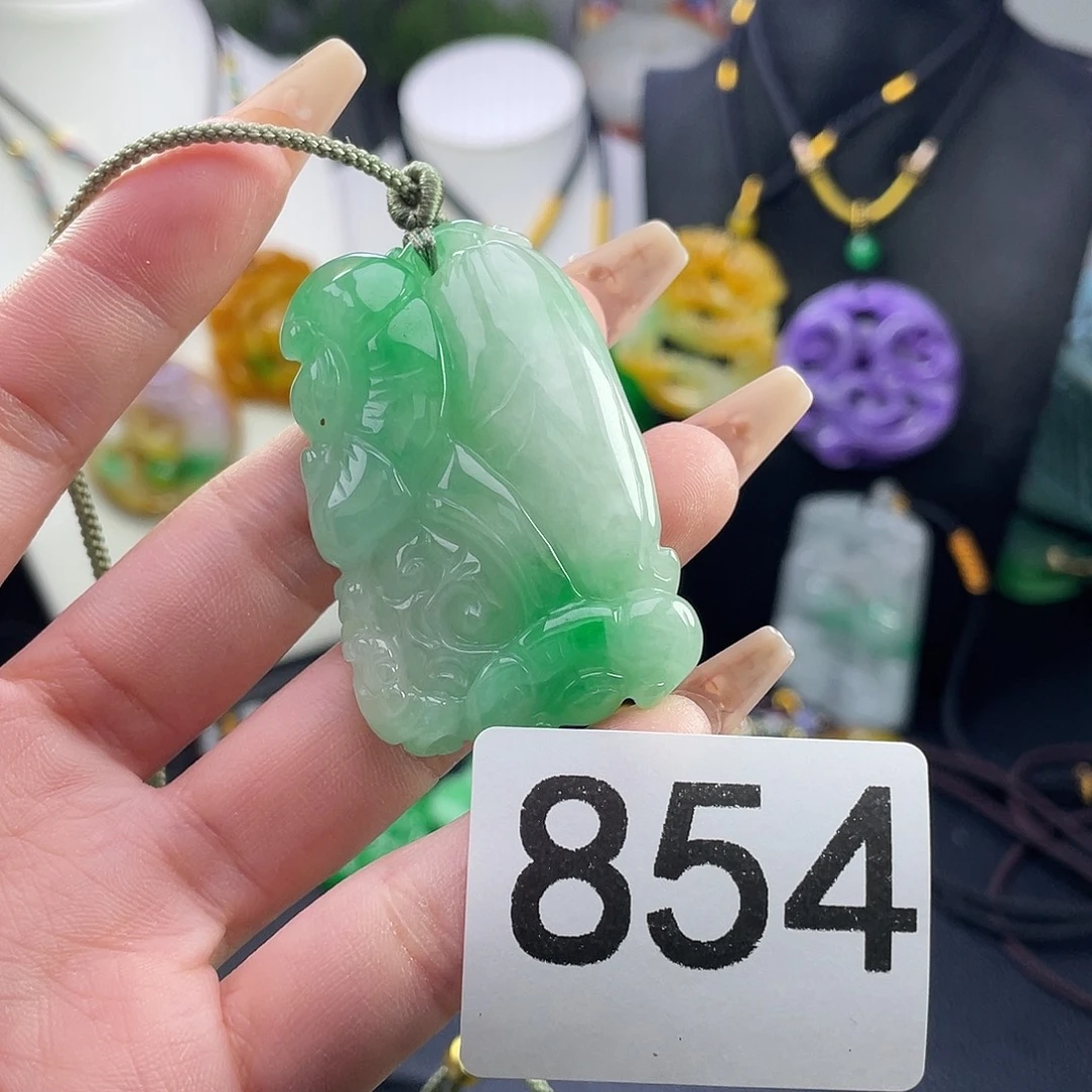 翡翠未镶嵌吊坠(赠链)