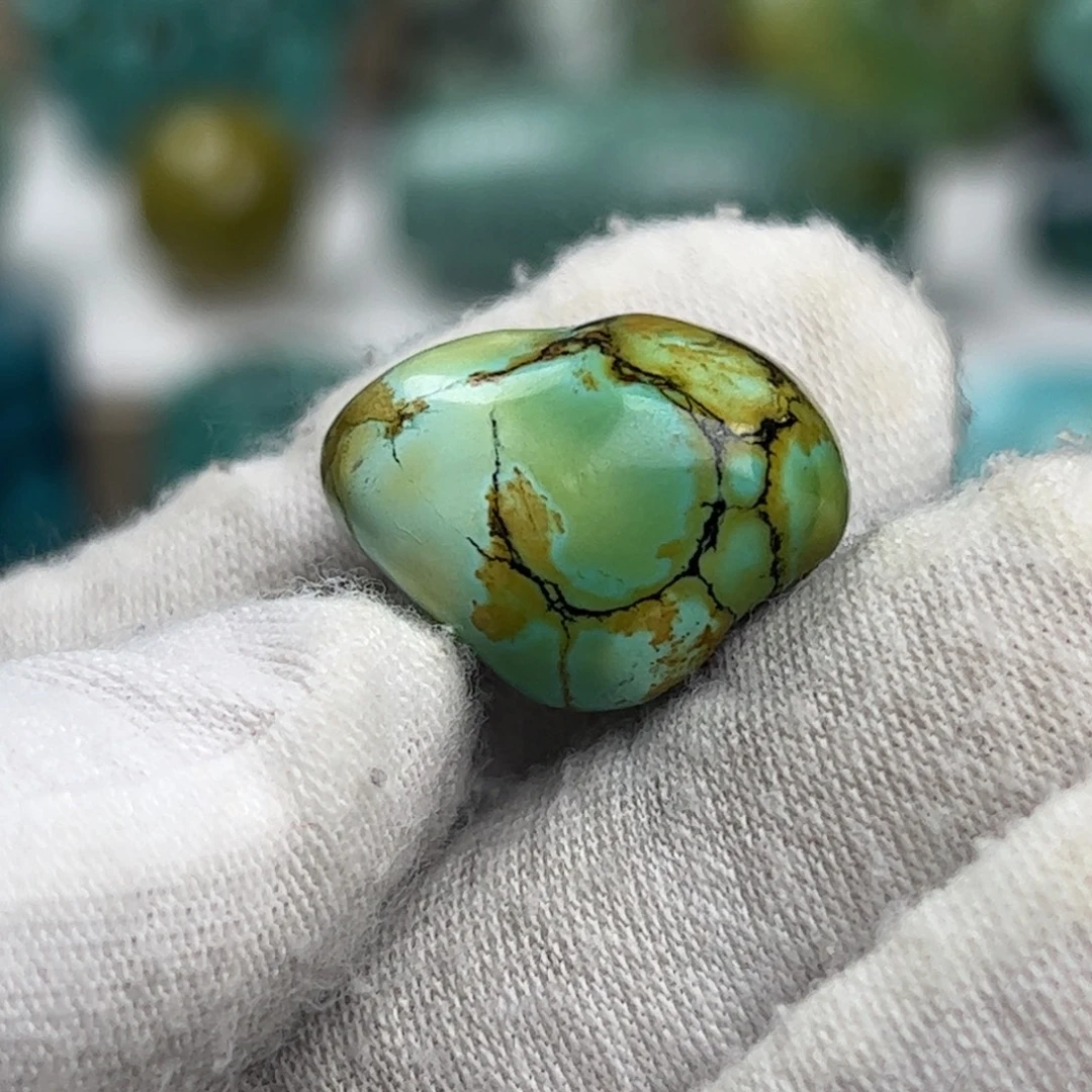 绿松石未镶嵌珠宝奇石