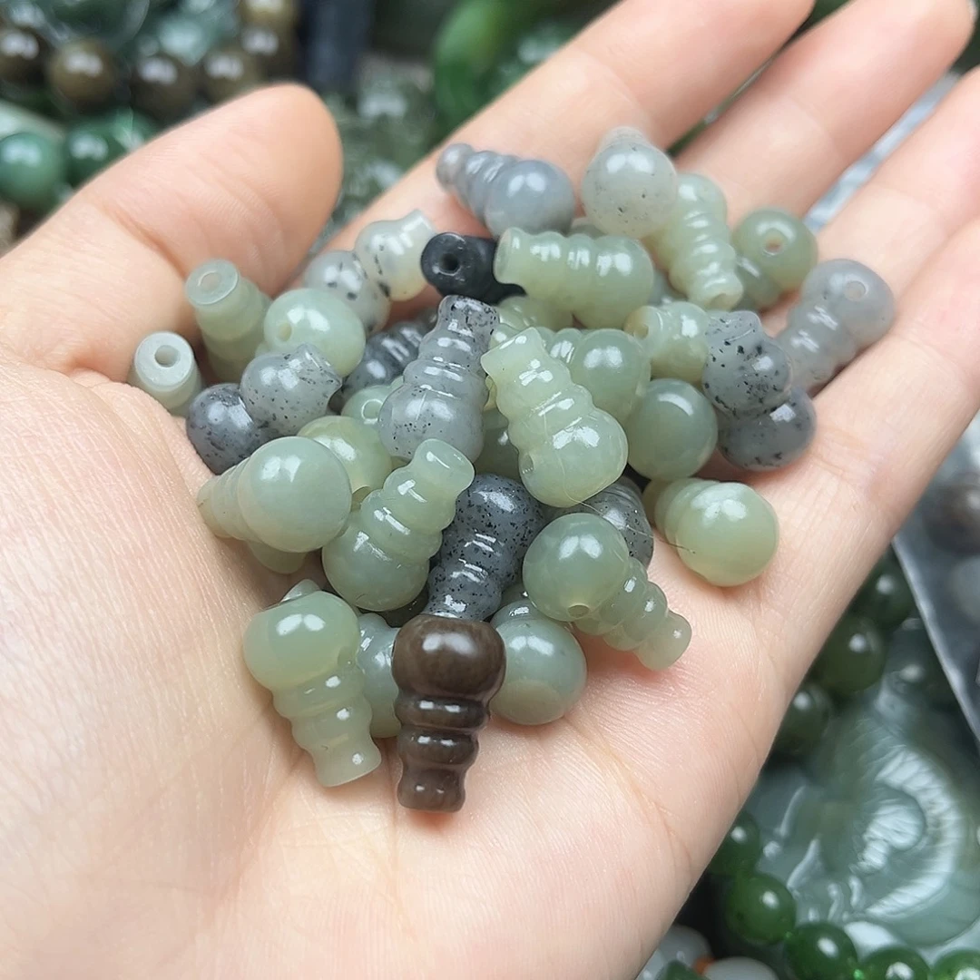 广***民和田玉未镶嵌颈饰