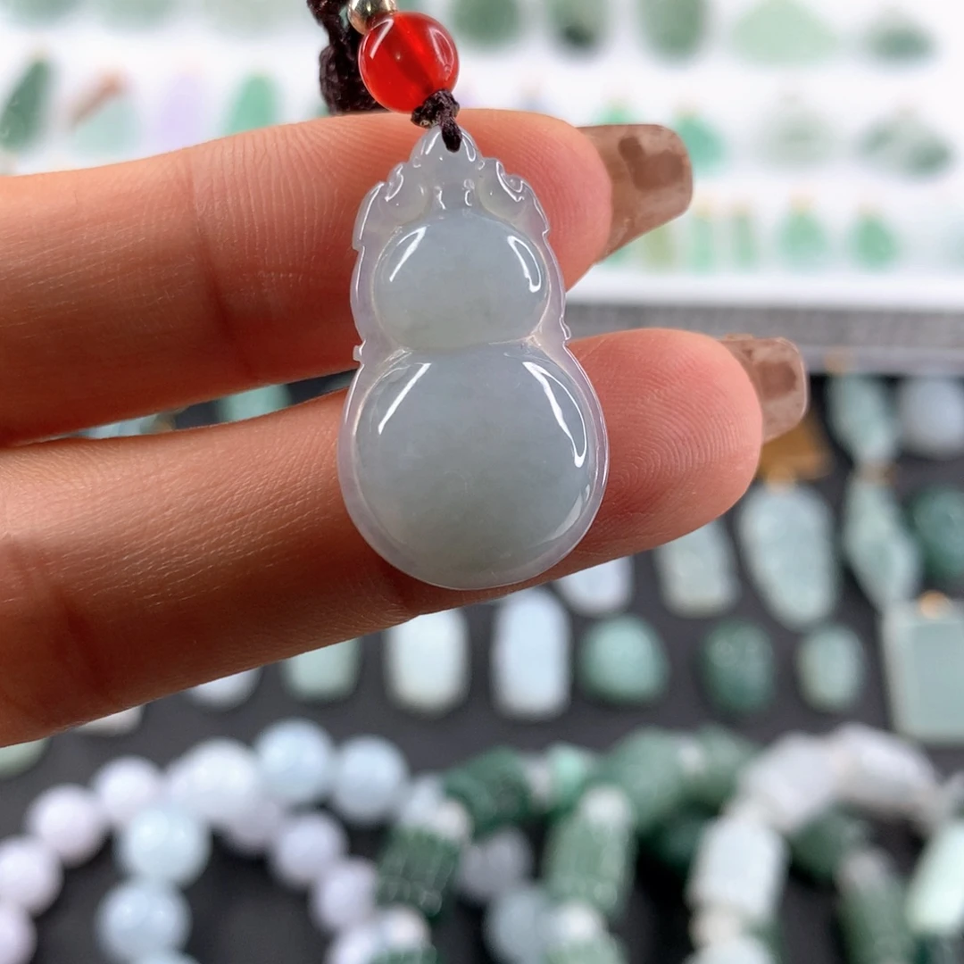 翡翠未镶嵌颈饰葫芦