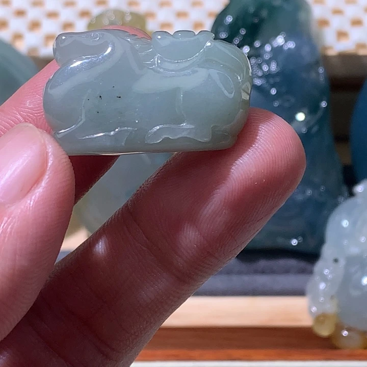 风***雨翡翠未镶嵌颈饰马上有钱