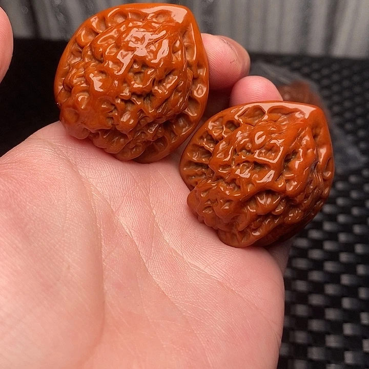 文玩核桃吊坠是因为它可以