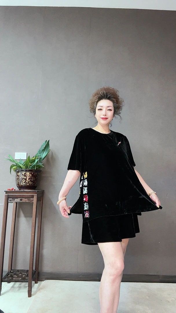 三姐家夏季超薄超柔高弹两侧刺绣半袖上衣