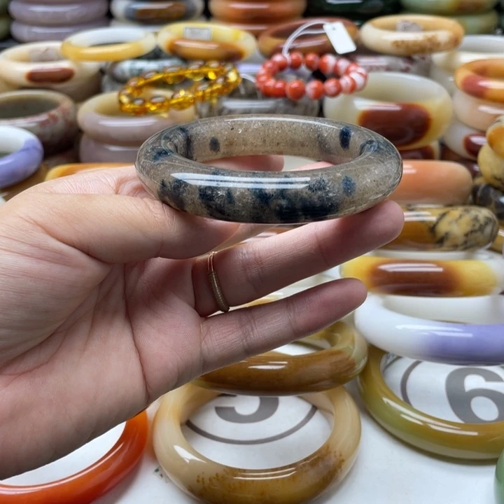 石英岩玉手镯未镶嵌