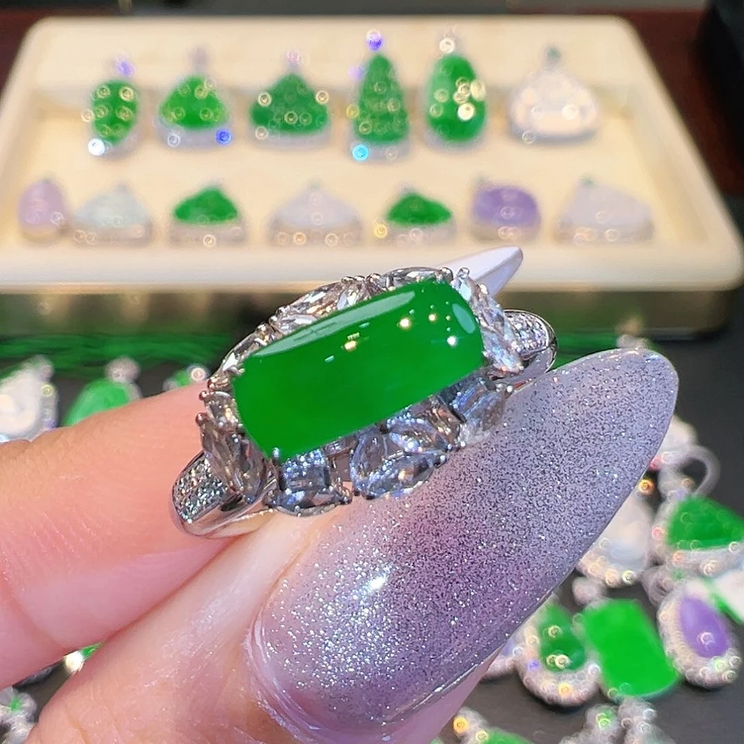 翡翠戒指18K金镶嵌翡翠