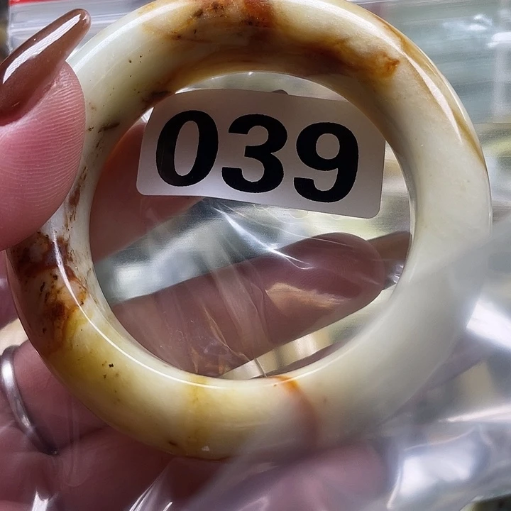 卢***斯蛇纹石玉未镶嵌手镯