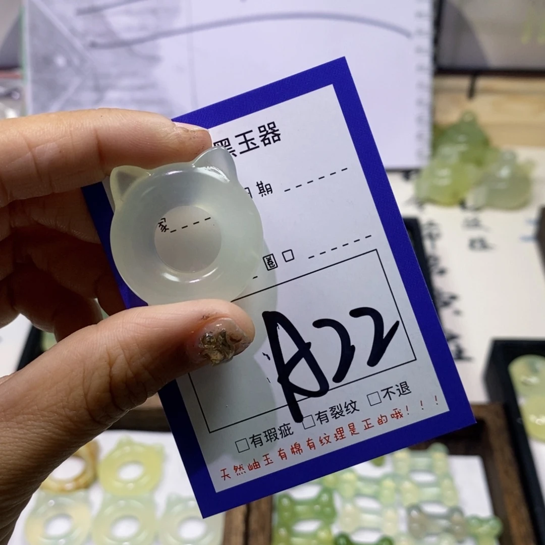 蛇纹石玉颈饰未镶嵌许*.