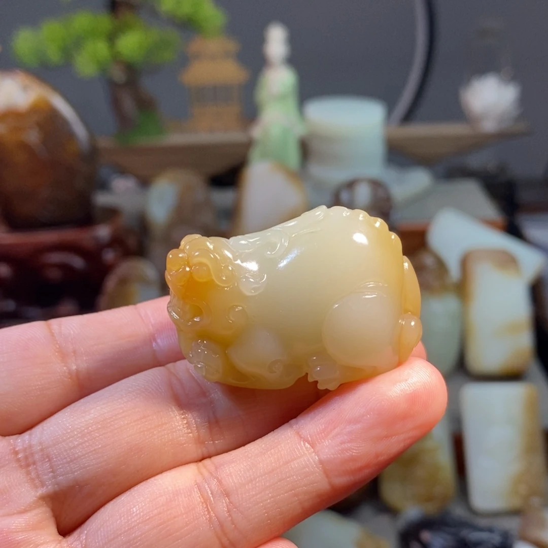 和田玉（糖玉）未镶嵌颈饰貔貅吊坠