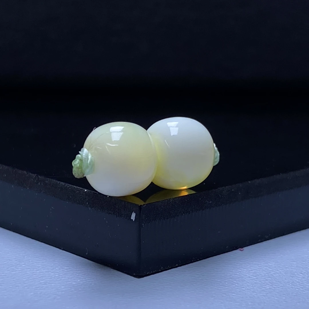 琥珀蜜蜡荧光瓷白溶洞老型对珠7.8mm