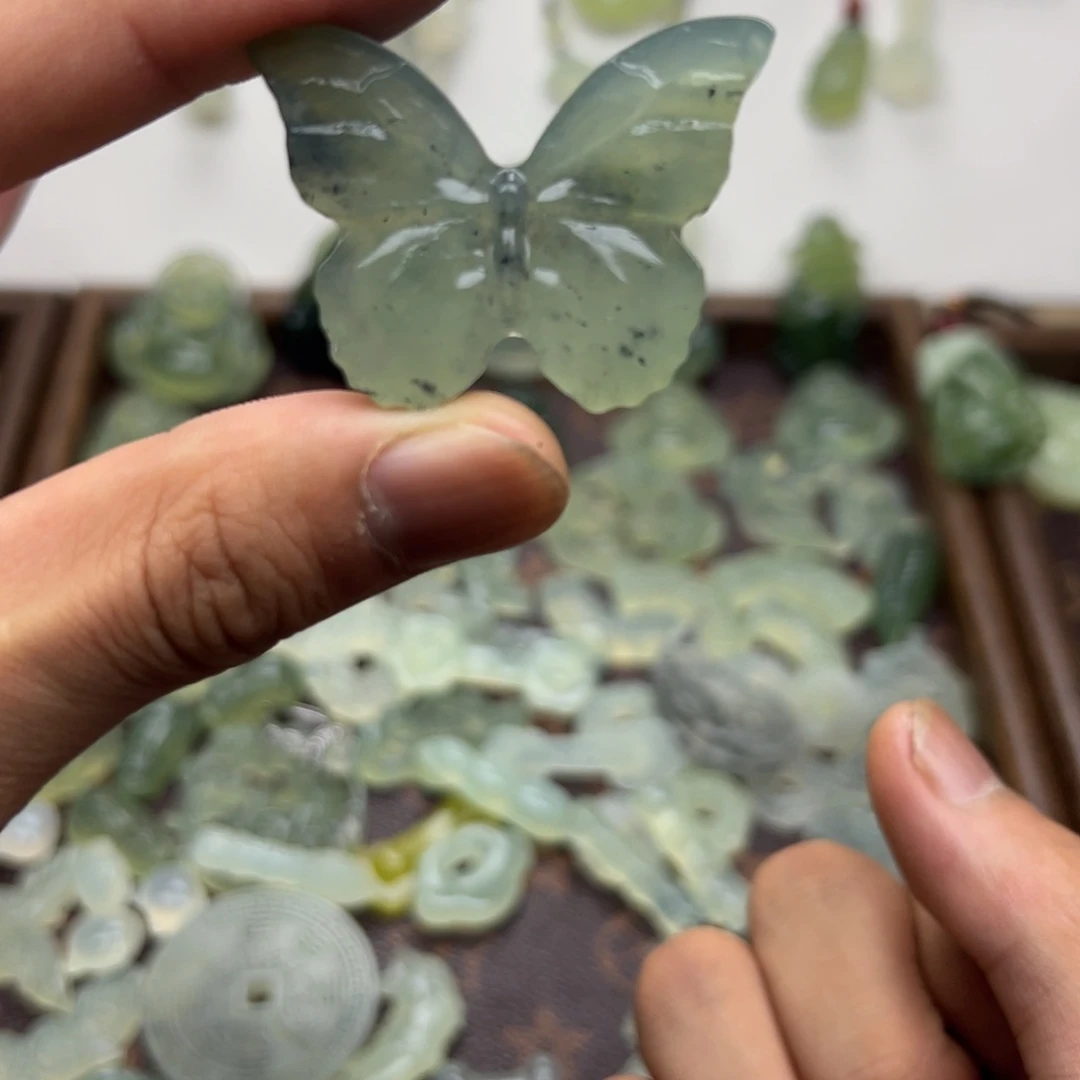 蛇纹石玉合金颈饰岫玉水墨蝴蝶