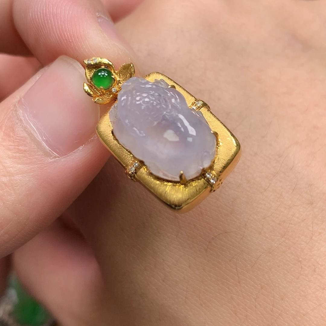 翡翠18K金镶嵌颈饰