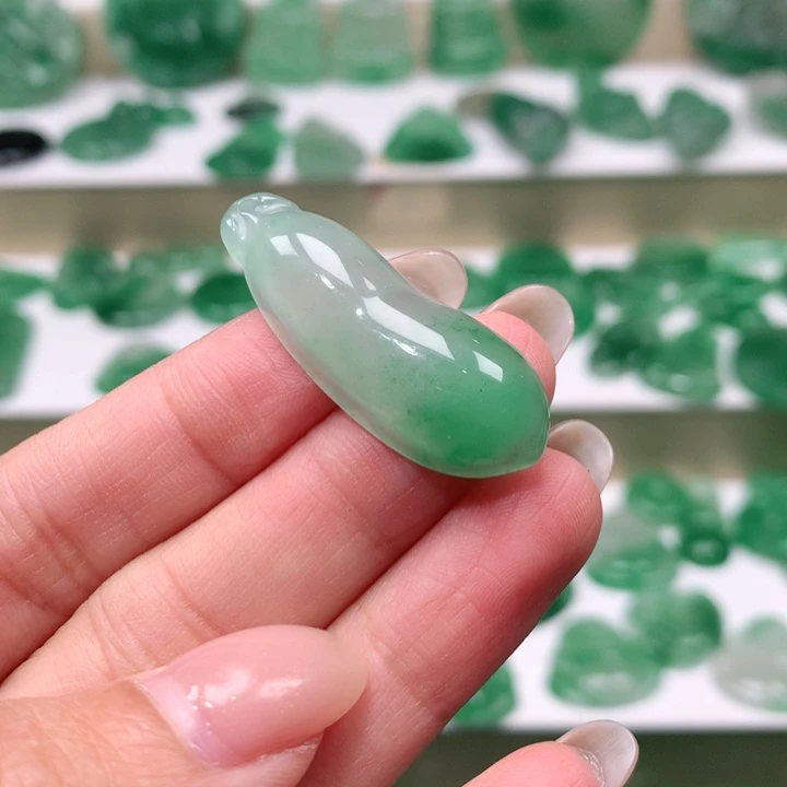 颈饰未镶嵌石英质玉