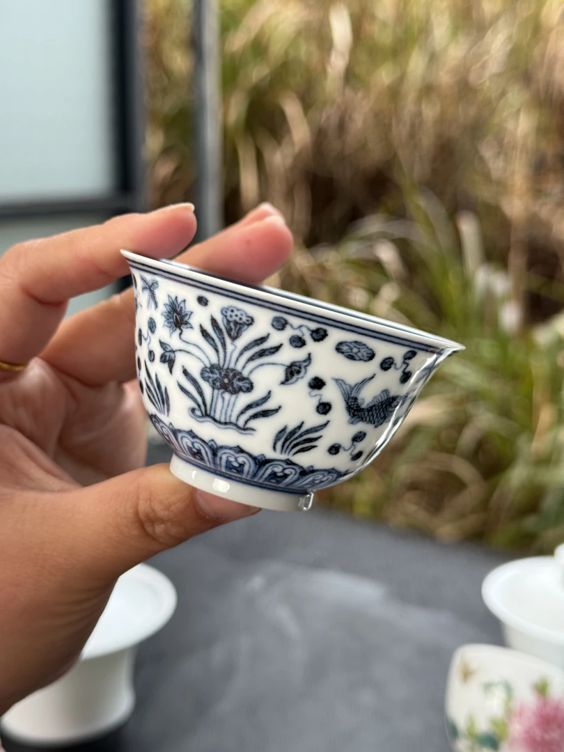 鱼藻纹手绘青花主人杯